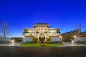What a beautiful home and idyllic location
